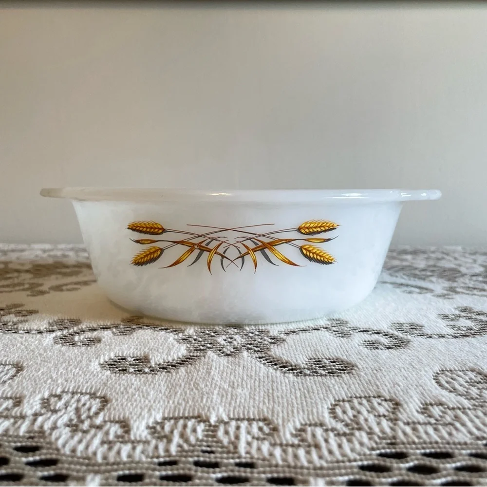 Vintage 1 1/2-quart Ovenware, Wheat Pattern by Fire King